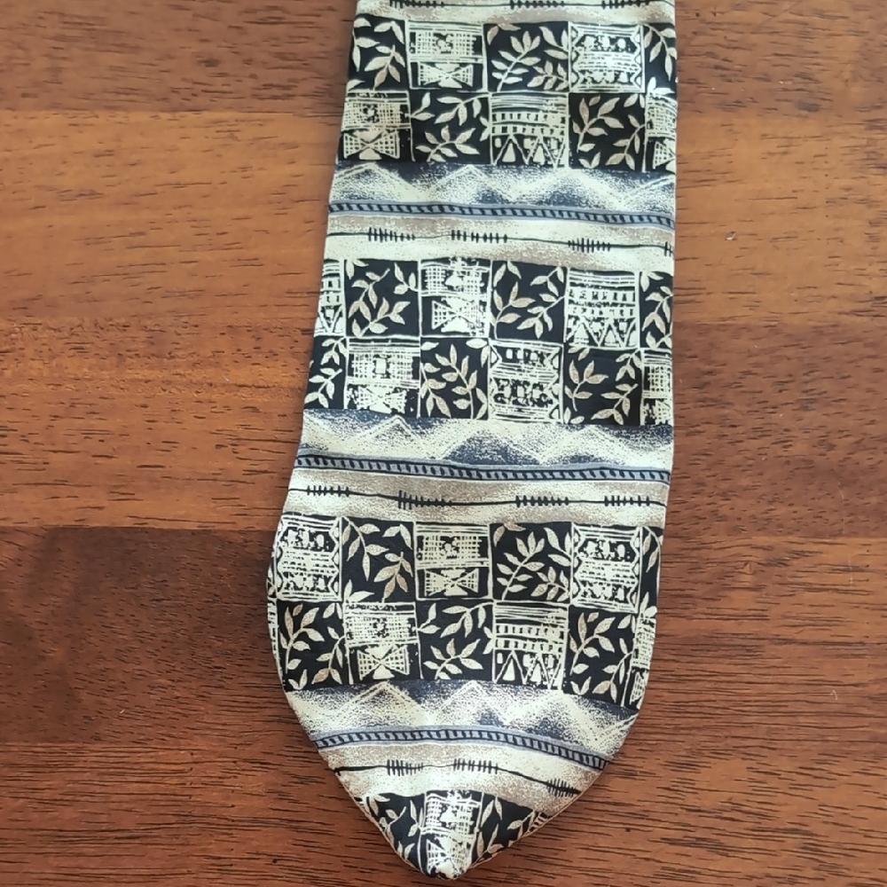 Geoffrey Beene Black and Gold Patterned Tie